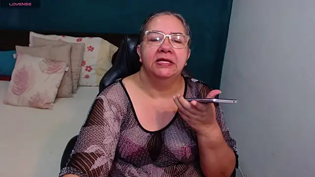 Snapshot of scaelettdubois chatting on May 2026 01:12:01 AM scaelettdubois online show from May 2026 01:12:01 AM