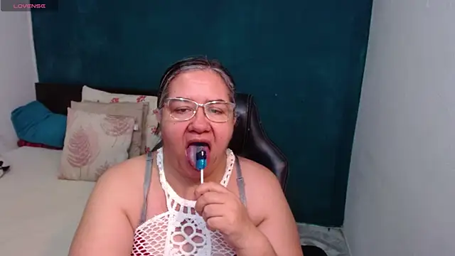 Snapshot of scaelettdubois chatting on May 2026 12:16:02 AM scaelettdubois online show from May 2026 12:16:02 AM
