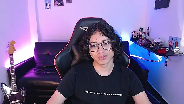 Snapshot of malik_harrison__ chatting on December 2024 05:52:01 PM malik harrison online show from December 2024 05:52:01 PM