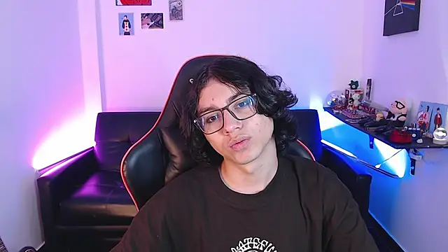 Snapshot of malik_harrison__ chatting on January 2025 07:53:02 PM malik harrison online show from January 2025 07:53:02 PM