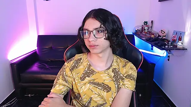 Snapshot of malik_harrison__ chatting on January 2025 02:51:01 PM malik harrison online show from January 2025 02:51:01 PM