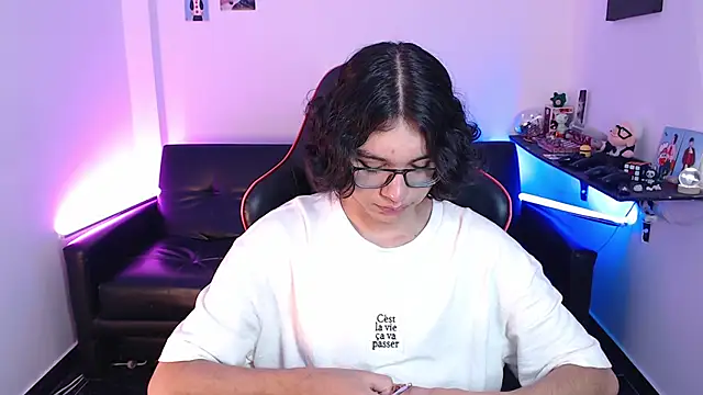 Snapshot of malik_harrison__ chatting on January 2025 05:02:01 PM malik harrison online show from January 2025 05:02:01 PM