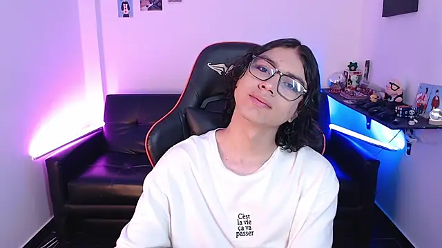 Snapshot of malik_harrison__ chatting on January 2025 02:14:01 PM malik harrison online show from January 2025 02:14:01 PM