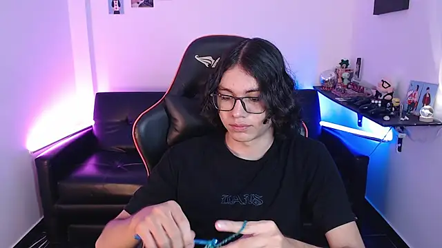 Snapshot of malik_harrison__ chatting on January 2025 05:56:02 PM malik harrison online show from January 2025 05:56:02 PM