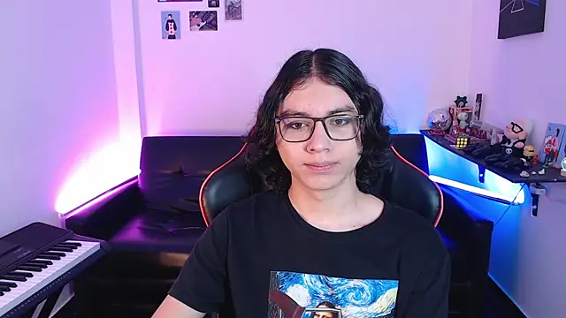 Snapshot of malik_harrison__ chatting on February 2025 02:05:01 PM malik harrison online show from February 2025 02:05:01 PM