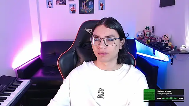 Snapshot of malik_harrison__ chatting on February 2025 02:16:02 PM malik harrison online show from February 2025 02:16:02 PM