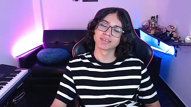 Snapshot of malik_harrison__ chatting on February 2025 04:57:01 PM malik harrison online show from February 2025 04:57:01 PM