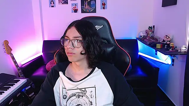 Snapshot of malik_harrison__ chatting on March 2025 06:37:02 PM malik harrison online show from March 2025 06:37:02 PM