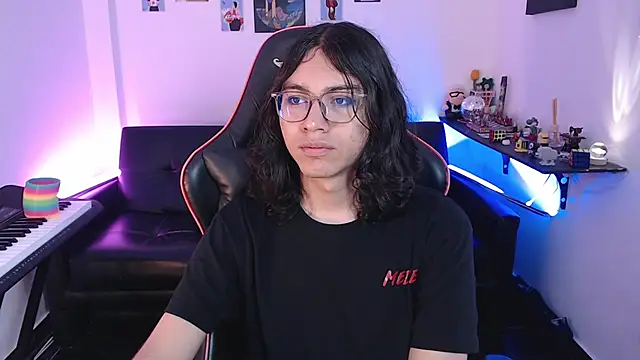 Snapshot of malik_harrison__ chatting on November 2025 04:51:02 PM malik harrison online show from November 2025 04:51:02 PM