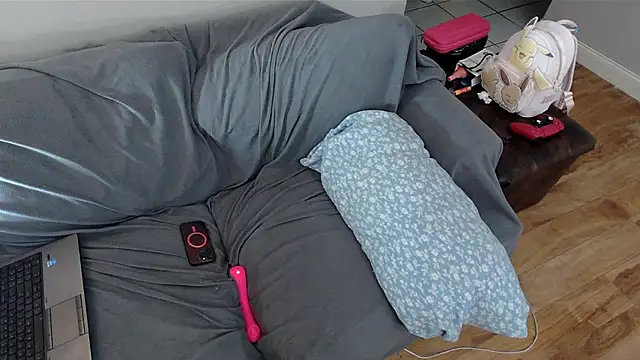 Snapshot of EmoDream1998 chatting on March 2025 06:33:01 PM EmoDream1998 online show from March 2025 06:33:01 PM