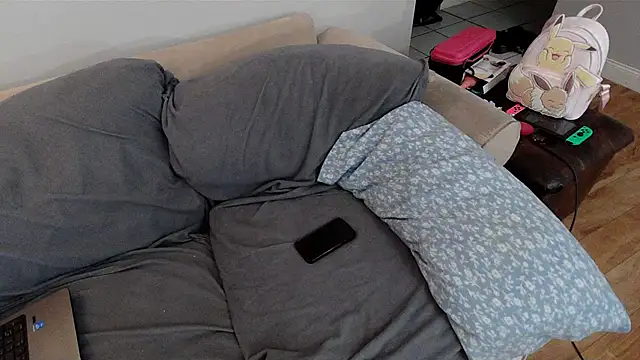 Snapshot of EmoDream1998 chatting on March 2025 01:58:02 AM EmoDream1998 online show from March 2025 01:58:02 AM