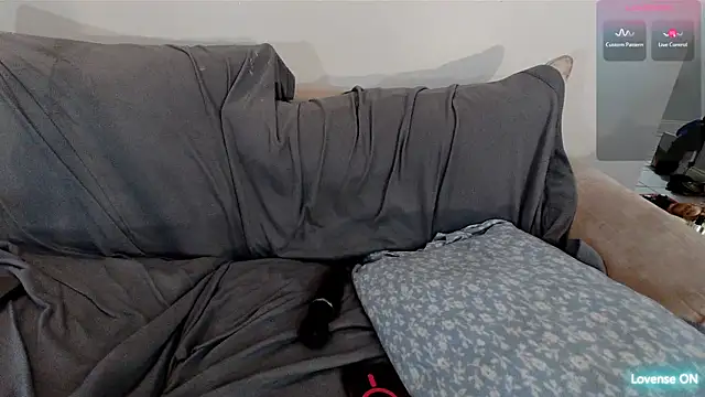 Snapshot of EmoDream1998 chatting on January 2026 01:30:01 AM EmoDream1998 online show from January 2026 01:30:01 AM