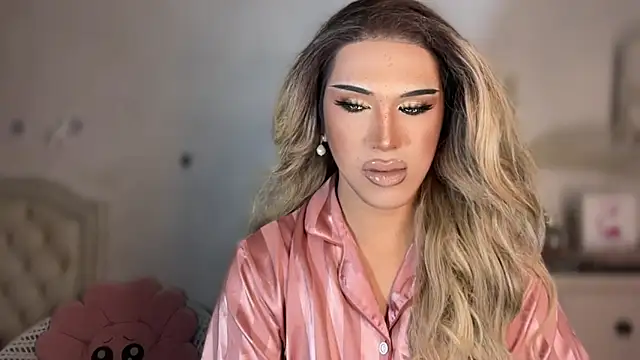 Snapshot of Ts_glamxxxx chatting on November 2025 12:42:01 AM Ts glamxxxx online show from November 2025 12:42:01 AM