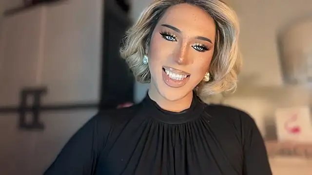 Snapshot of Ts_glamxxxx chatting on December 2025 11:52:02 AM Ts glamxxxx online show from December 2025 11:52:02 AM