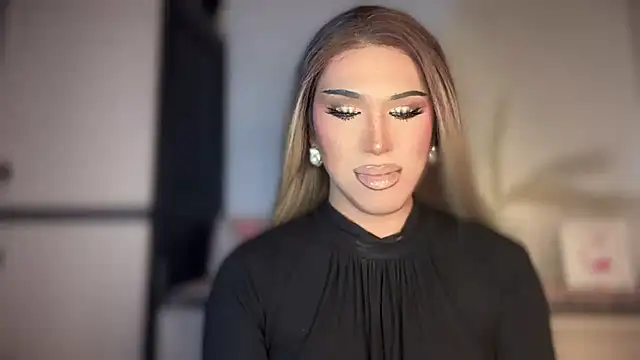 Snapshot of Ts_glamxxxx chatting on December 2025 01:55:02 AM Ts glamxxxx online show from December 2025 01:55:02 AM