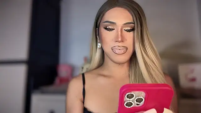 Snapshot of Ts_glamxxxx chatting on January 2026 01:42:02 AM Ts glamxxxx online show from January 2026 01:42:02 AM