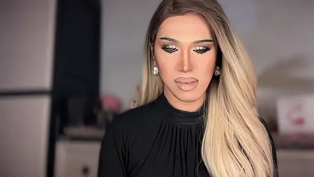 Snapshot of Ts_glamxxxx chatting on January 2026 12:12:02 AM Ts glamxxxx online show from January 2026 12:12:02 AM