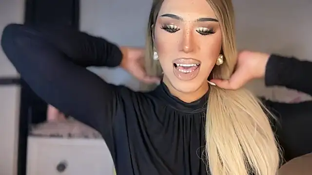 Snapshot of Ts_glamxxxx chatting on January 2026 11:42:01 PM Ts glamxxxx online show from January 2026 11:42:01 PM