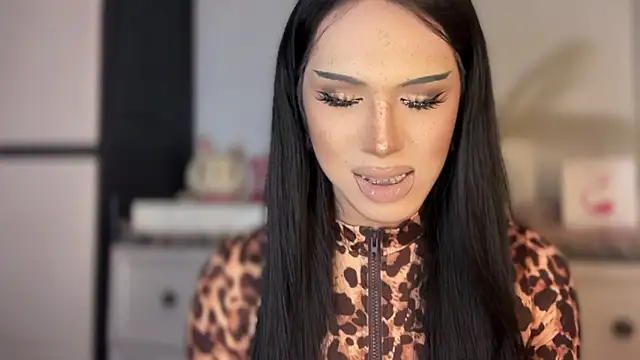 Snapshot of Ts_glamxxxx chatting on February 2026 01:01:02 AM Ts glamxxxx online show from February 2026 01:01:02 AM