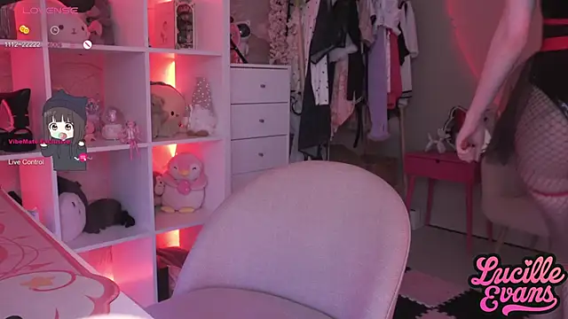 Snapshot of lucille_evans chatting on February 2025 07:31:01 AM lucille evans online show from February 2025 07:31:01 AM