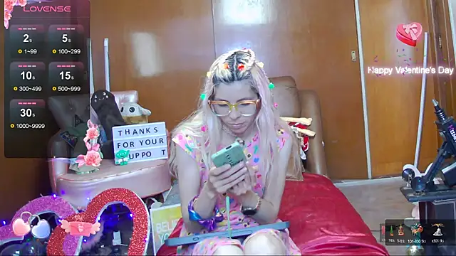 Skinygirl online show from December 2024 10:37:01 PM