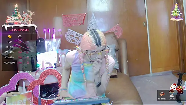 Skinygirl online show from February 2025 11:32:02 PM