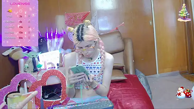 Skinygirl online show from March 2025 12:48:01 AM