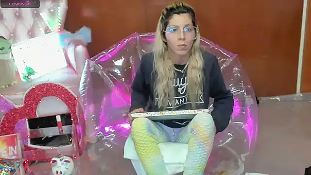 Skinygirl online show from March 2026 11:45:02 PM