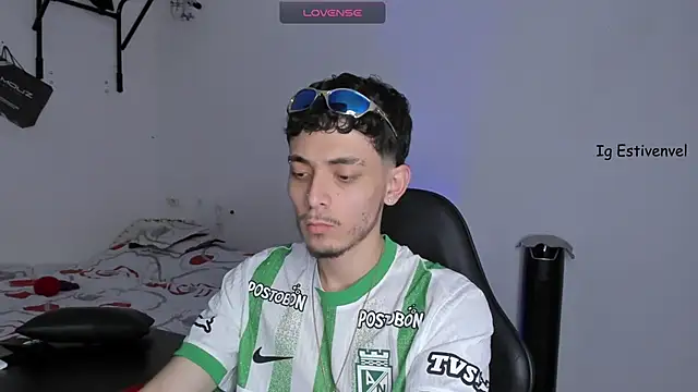 Snapshot of steve_latin chatting on October 2025 07:09:02 PM steve latin online show from October 2025 07:09:02 PM