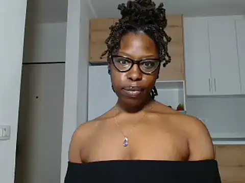 MadamIndigo online show from January 2026 01:36:01 PM