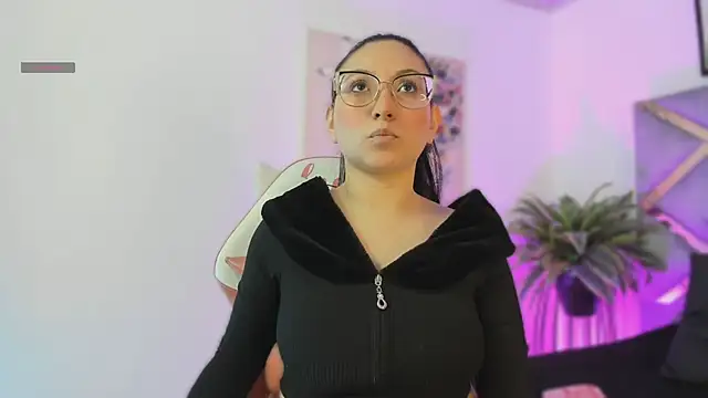 lucy neil online show from December 2025 02:31:02 AM