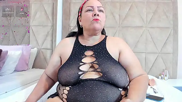 Snapshot of mommy_cute chatting on January 2025 12:41:01 AM mommy cute online show from January 2025 12:41:01 AM