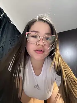 Snapshot of Lucyklein2022 chatting on December 2024 02:32:01 AM Lucyklein2022 online show from December 2024 02:32:01 AM