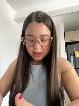 Snapshot of Lucyklein2022 chatting on December 2024 06:15:02 PM Lucyklein2022 online show from December 2024 06:15:02 PM