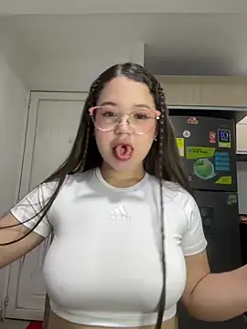 Snapshot of Lucyklein2022 chatting on January 2025 03:34:01 AM Lucyklein2022 online show from January 2025 03:34:01 AM