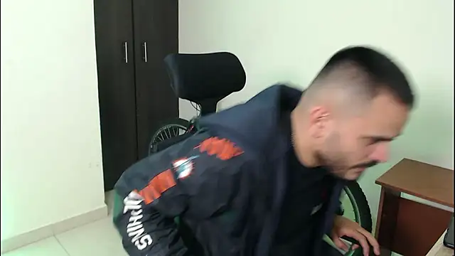 Snapshot of cowboyht chatting on November 2025 07:10:01 PM cowboyht online show from November 2025 07:10:01 PM