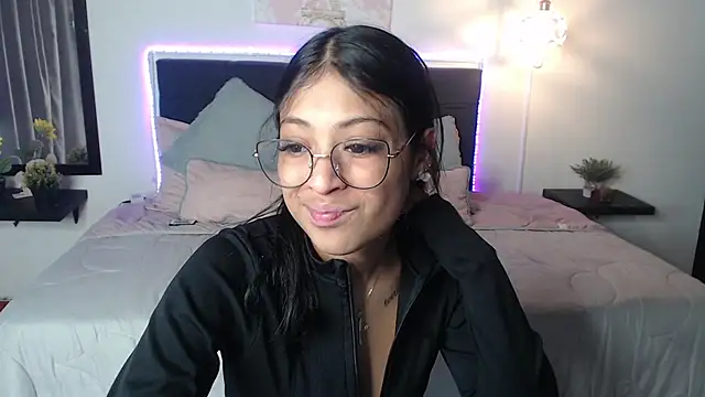 vaness weet online show from December 2024 05:37:01 PM