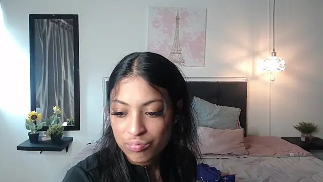 vaness weet online show from December 2024 07:49:02 PM