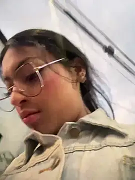 vaness weet online show from December 2024 11:08:01 PM