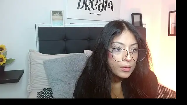 vaness weet online show from October 2025 08:09:01 PM