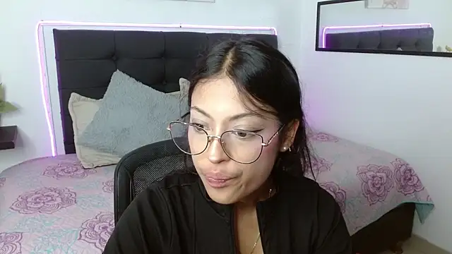 vaness weet online show from May 2026 07:34:02 PM