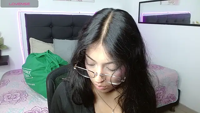 vaness weet online show from May 2026 08:15:01 PM
