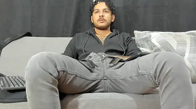 tuyo1995 online show from March 2025 08:04:01 PM