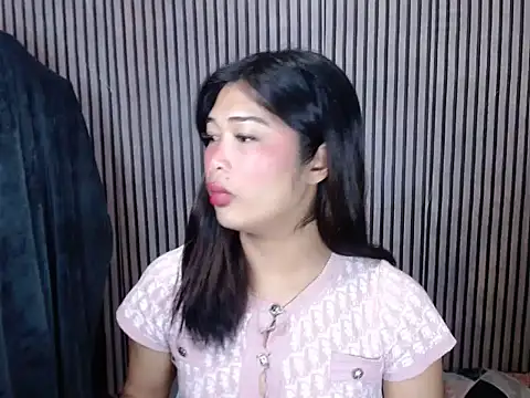 Snapshot of Maria-Moore chatting on October 2025 06:41:02 PM Maria-Moore online show from October 2025 06:41:02 PM