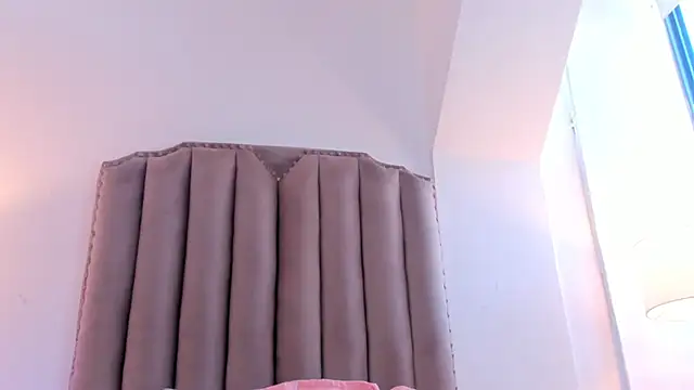 Emma Torres   online show from March 2025 03:19:01 PM