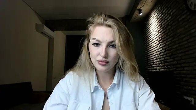 Snapshot of fifteenpoem chatting on May 2026 05:24:01 AM fifteenpoem online show from May 2026 05:24:01 AM