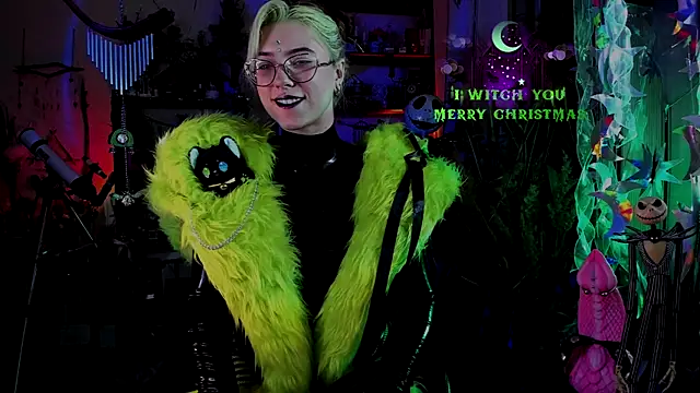 Snapshot of Scarlett_Wanner chatting on December 2024 08:12:02 PM Scarlett Wanner online show from December 2024 08:12:02 PM