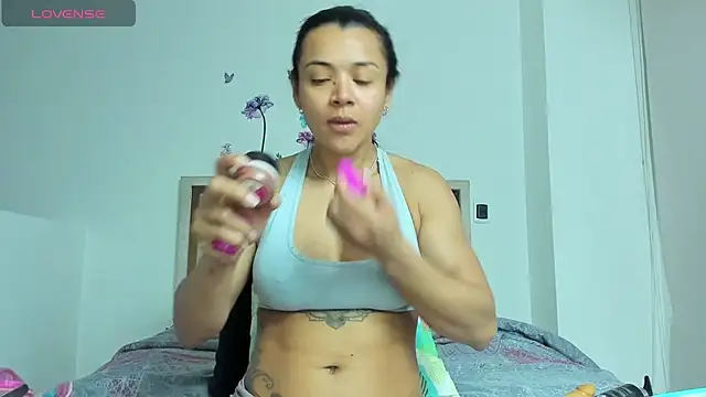 Snapshot of Bessie32 chatting on February 2025 11:02:01 AM Bessie32 online show from February 2025 11:02:01 AM