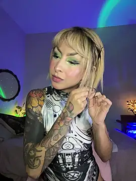 Cinamoonn online show from November 2025 10:33:02 PM