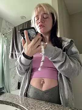 Snapshot of Cutiepiespanks chatting on April 2026 04:48:01 PM Cutiepiespanks online show from April 2026 04:48:01 PM